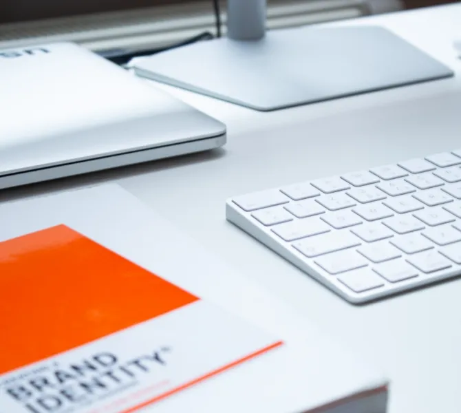 デスク周りのイメージ画像